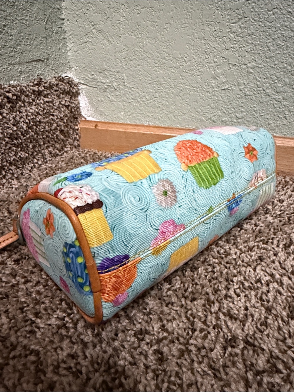 🦆 Dooney & Bourke - Cupcake Barrel Bag - light blue - Picture 4 of 14